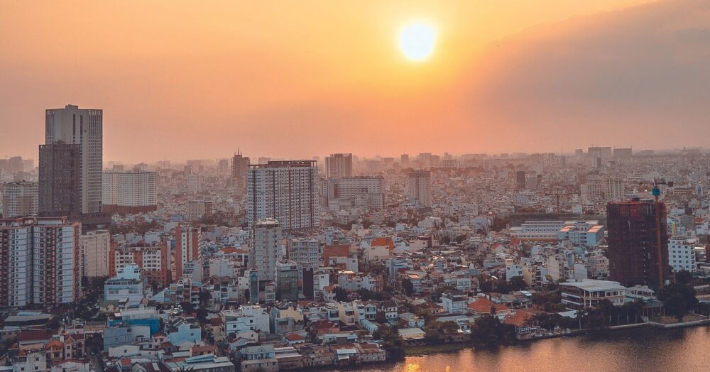 Thuê lao động tại việt nam, nhà đầu tư nước ngoài cần lưu ý những gì?