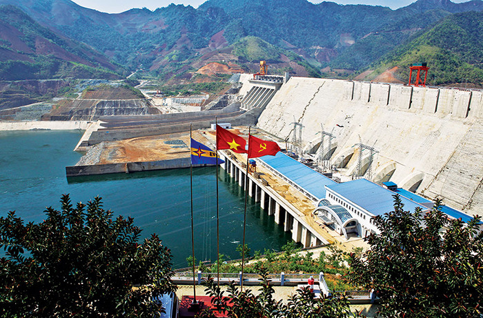 Đập Hòa Bình là một trong những đập thủy điện lớn nhất Đông Nam Á.